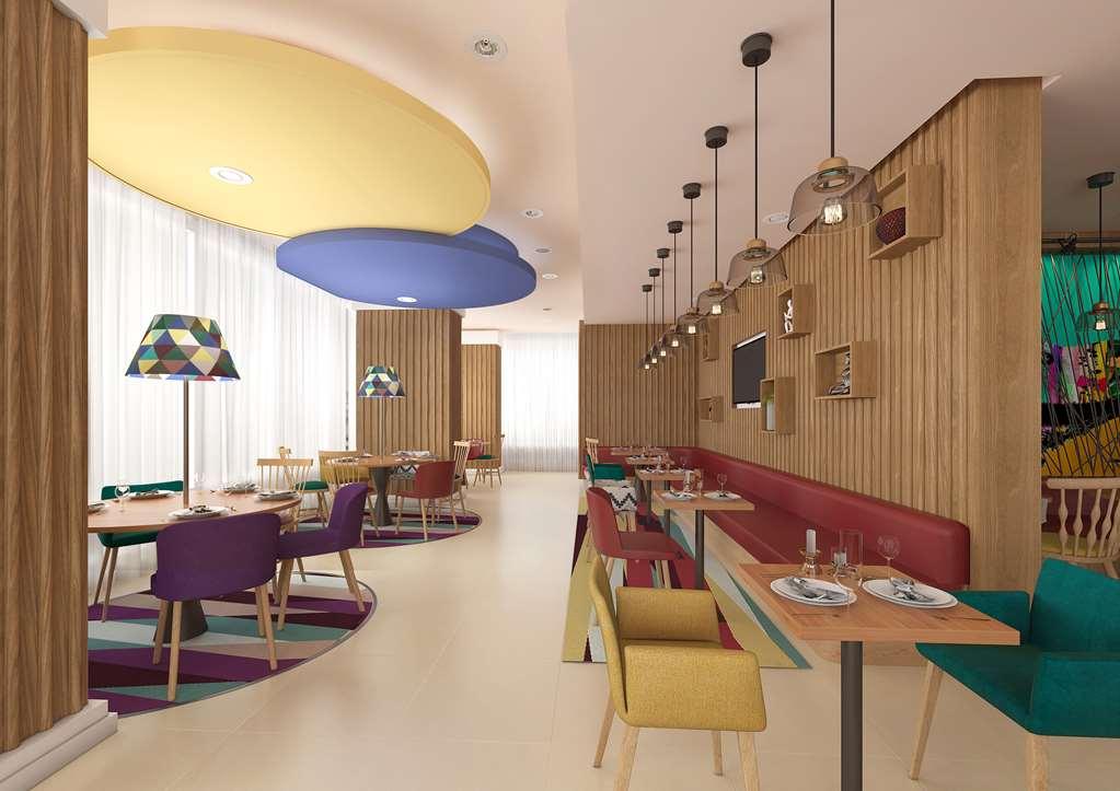 Hotel Hampton By Hilton Doha Old Town Restaurant photo