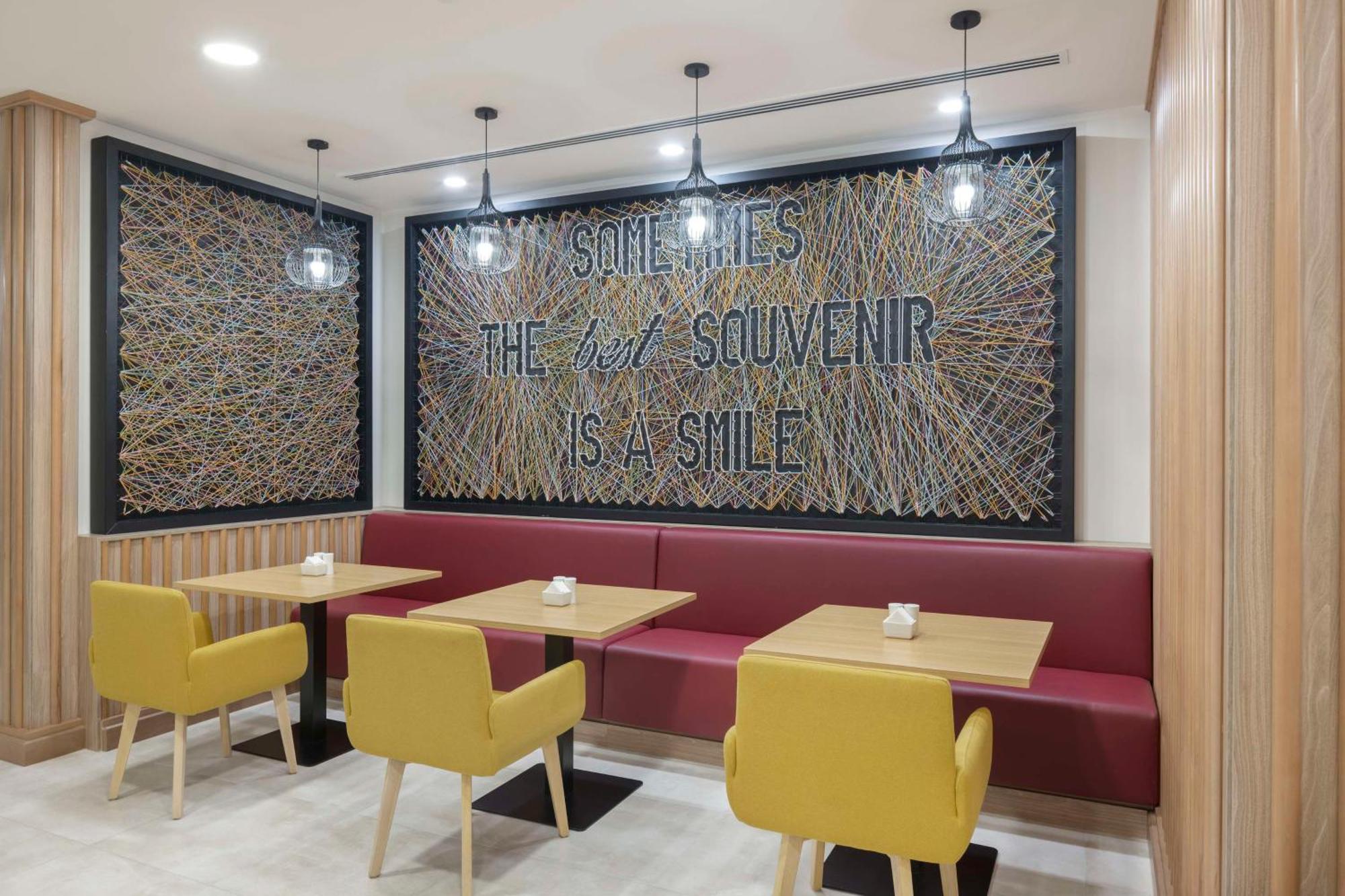 Hotel Hampton By Hilton Doha Old Town Extérieur photo